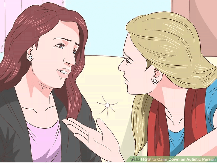 Dvě ženy jsou spolu v rozhovoru. Jedna mluví a druhá naslouchá. Ta, která naslouchá, má úlevný výraz.