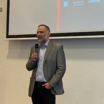 Tomáš Rektor přednáší